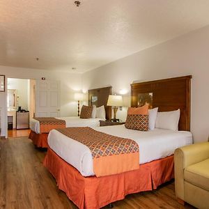 Suite Two King Beds Non-Smoking